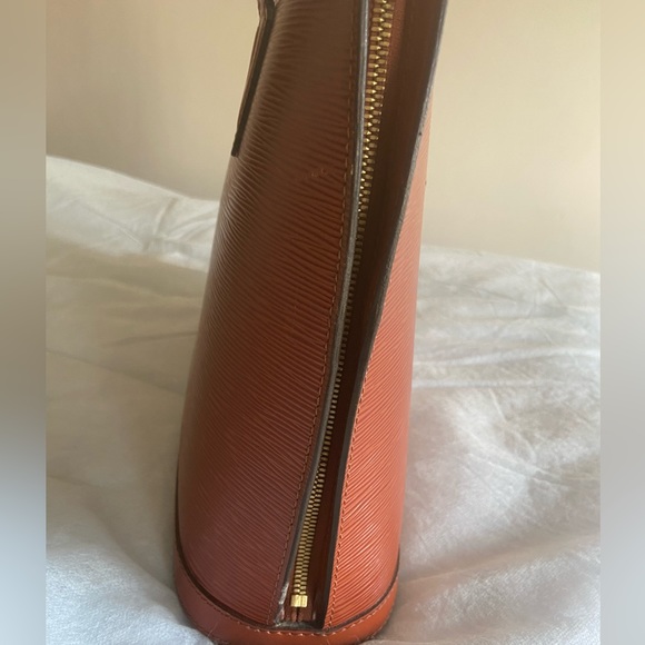 100% Louis Vuitton Kenyan Fawn (Brown) Epi Leather Lussac - Picture 5 of 14